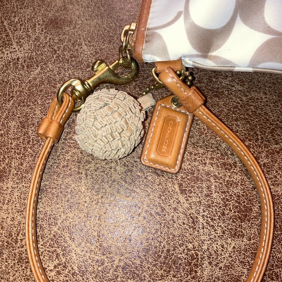 Coach vintage 2005 Hamptons leatherware nylon champagne Tote and Wristlet Set - Picture 4 of 16